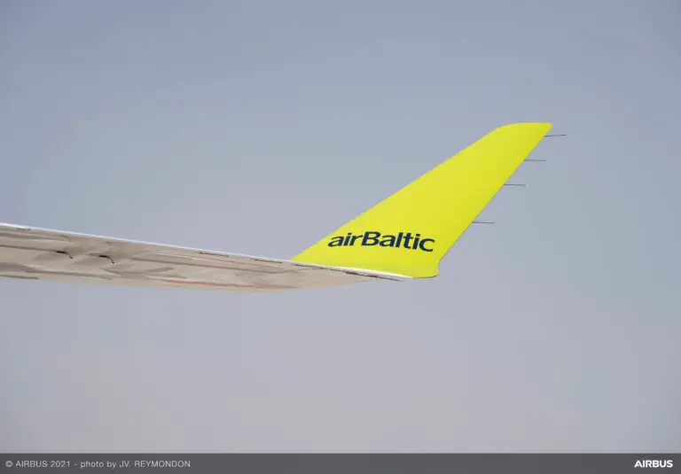 airBaltic Closeup